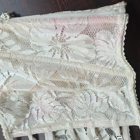 Victoria's Secret Ivory Lace Bustier - Picture 2 of 4